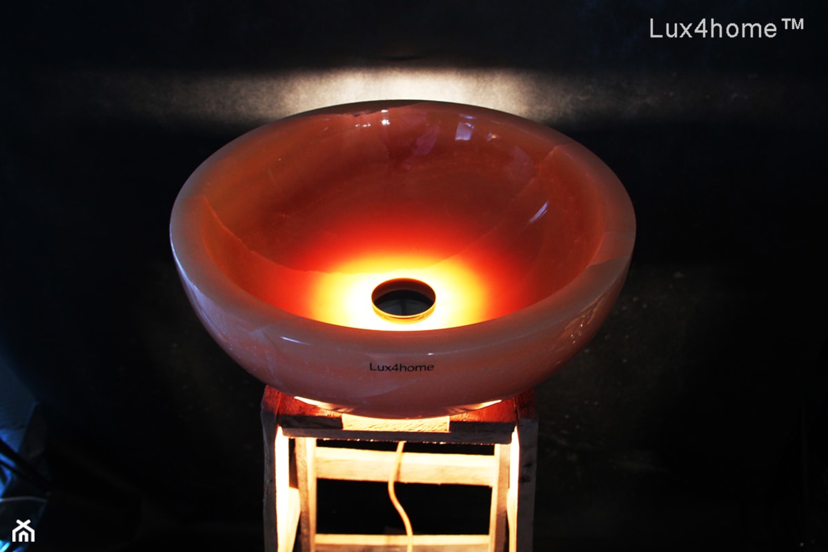 Podświetlona umywalka z kamienia na blat - zdjęcie od Lux4home™ - Homebook