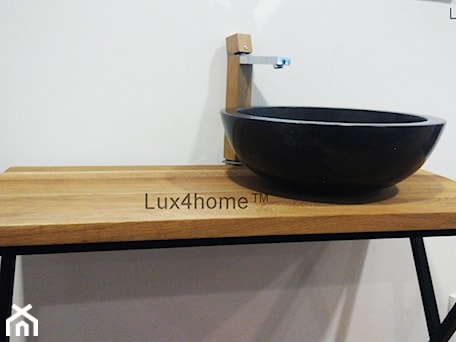 Aranżacje wnętrz - Łazienka: Czarna umywalka z marmuru i drewniany blat łazienkowy - Lux4home™. Przeglądaj, dodawaj i zapisuj najlepsze zdjęcia, pomysły i inspiracje designerskie. W bazie mamy już prawie milion fotografii!