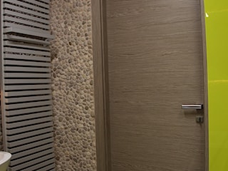 Beżowe otoczaki na ścianie - otoczaki do łazienki