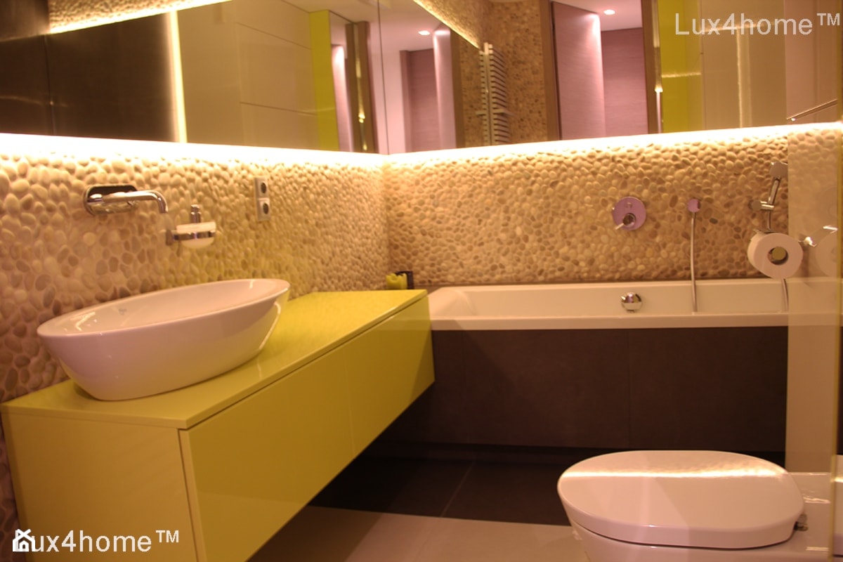 Mozaika z otoczaków w łazience na ściany - zdjęcie od Lux4home™ - Homebook