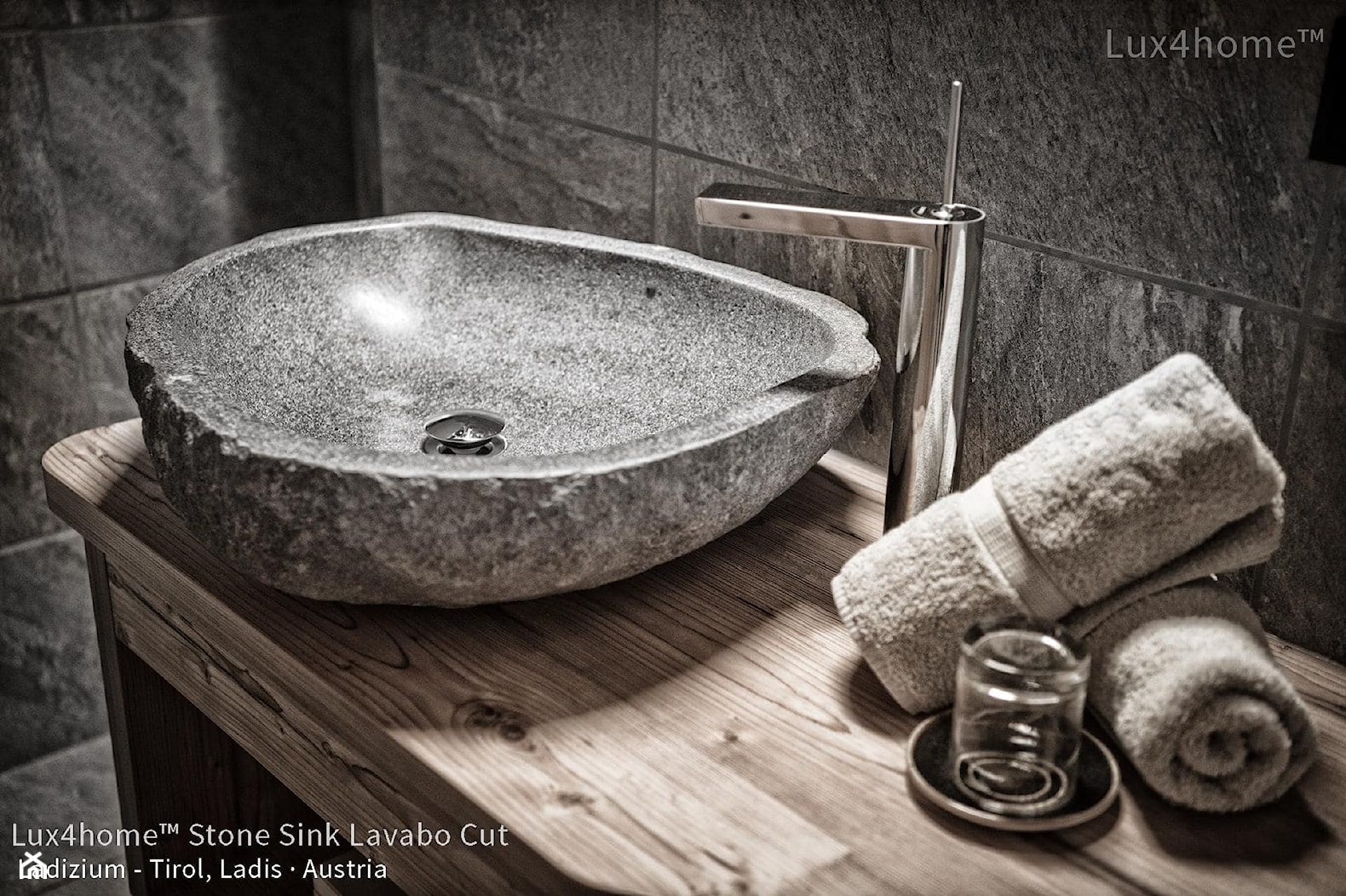 Umywalka z kamienia polnego otoczaka na blat do łazienki - zdjęcie od Lux4home™ - Homebook