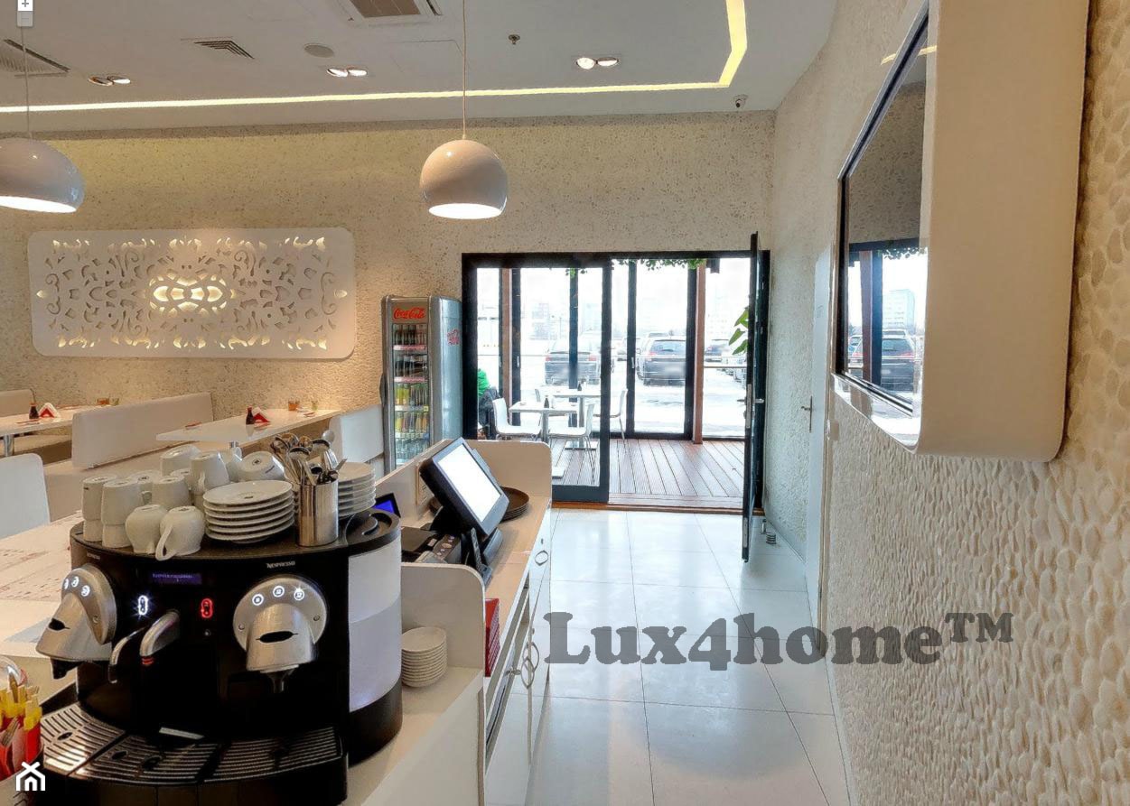 Białe otoczaki na ścianie restauracji. - zdjęcie od Lux4home™ - Homebook