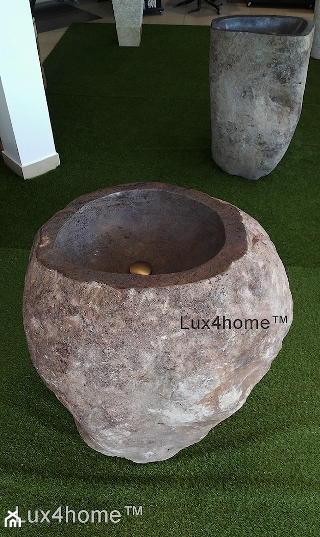 Stojąca umywalka z kamienia polnego - umywalka z otoczaka - zdjęcie od Lux4home™ - Homebook