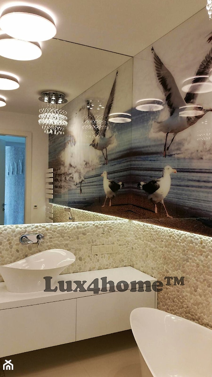 Białe otoczaki na scianie - łazienka z otoczakami - zdjęcie od Lux4home™