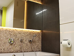 Beżowe otoczaki na ścianie - otoczaki do łazienki - zdjęcie od Lux4home™