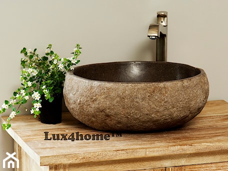 Aranżacje wnętrz - Łazienka: Kamienna umywalka z otoczaka w łazience – umywalki z kamienia - Lux4home™. Przeglądaj, dodawaj i zapisuj najlepsze zdjęcia, pomysły i inspiracje designerskie. W bazie mamy już prawie milion fotografii!