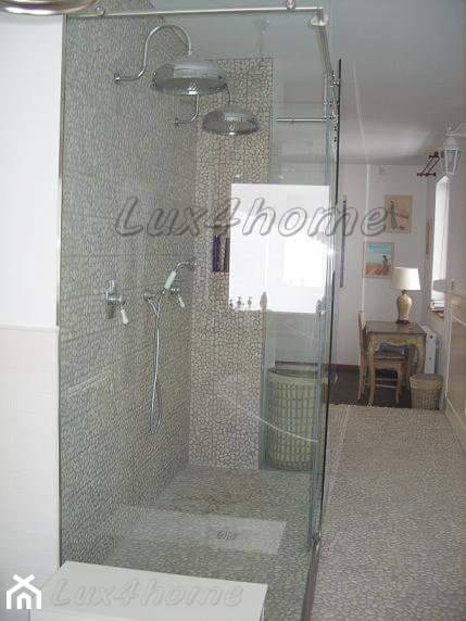 Otoczaki w łazience - mozaiki z otoczaków na ściany i podłogi - zdjęcie od Lux4home™ - Homebook