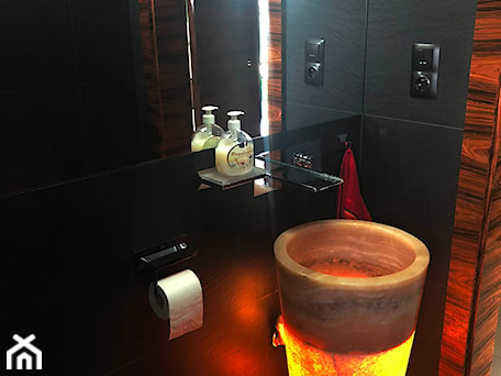 Aranżacje wnętrz - Łazienka: Wolnostojąca umywalka z onysku - podświetlenie umywalki w łazience - Lux4home™. Przeglądaj, dodawaj i zapisuj najlepsze zdjęcia, pomysły i inspiracje designerskie. W bazie mamy już prawie milion fotografii!