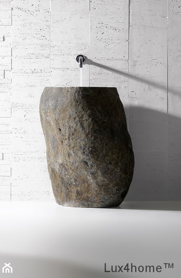 Stojąca umywalka kamienna - umywalka z kamienia polnego - zdjęcie od Lux4home™ - Homebook