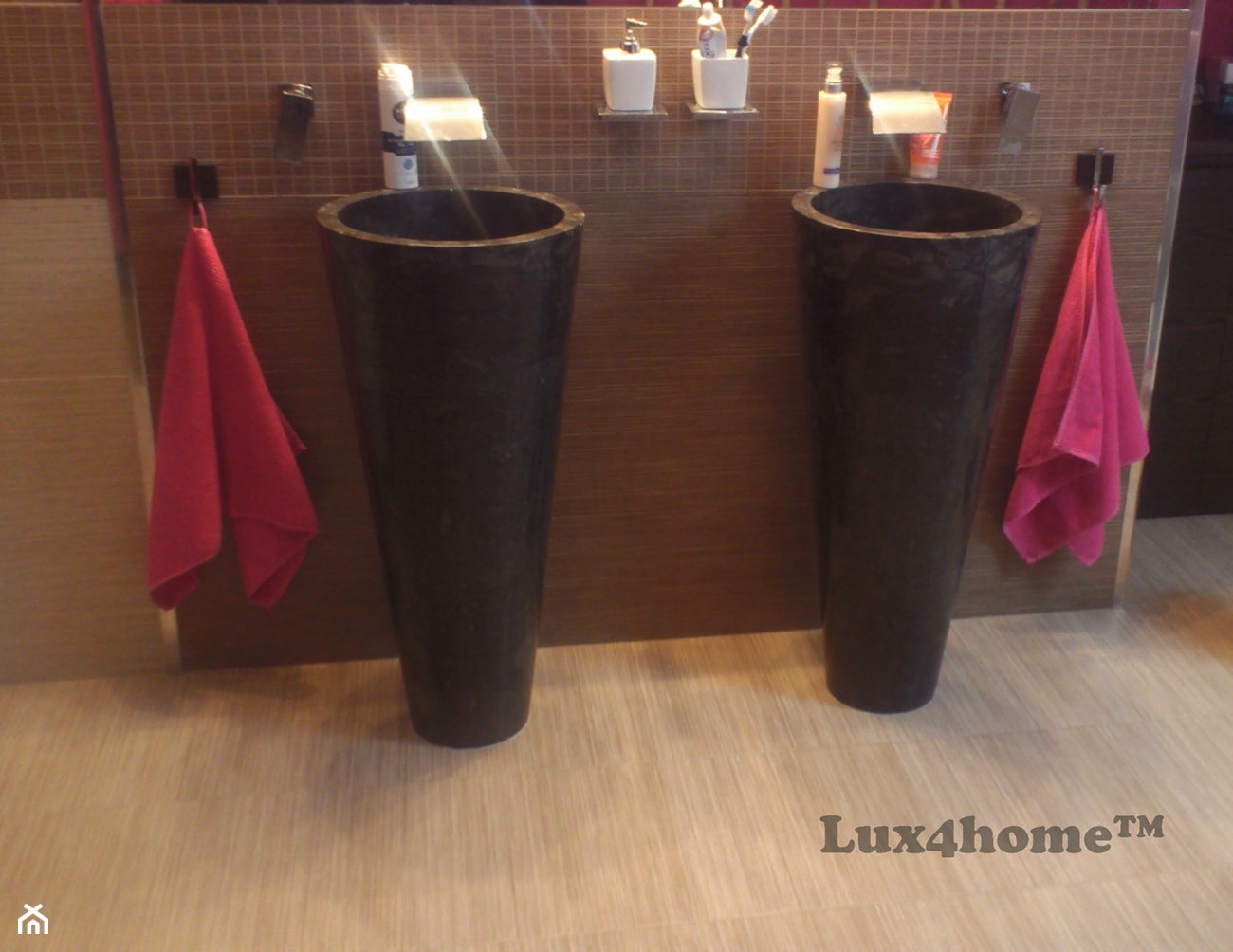 czarne umywalki do lazienki - kamienne umywalki stojące - zdjęcie od Lux4home™ - Homebook