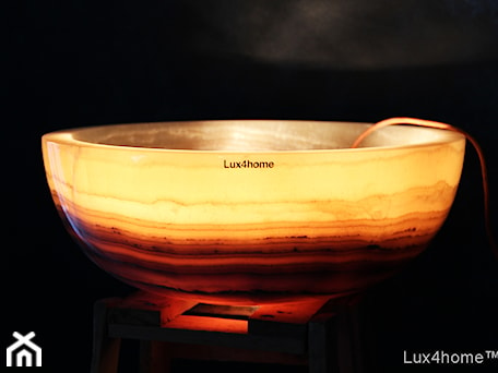 Aranżacje wnętrz - Łazienka: Umywalka z onyksu - Lux4home™. Przeglądaj, dodawaj i zapisuj najlepsze zdjęcia, pomysły i inspiracje designerskie. W bazie mamy już prawie milion fotografii!