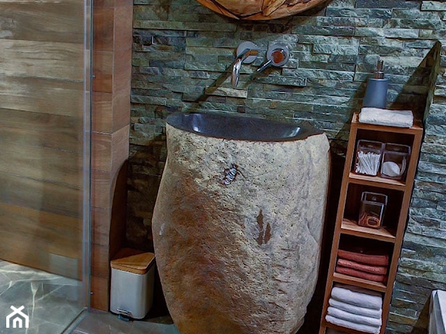 Stojąca umywalka z kamienia otoczaka - kamienia polnego