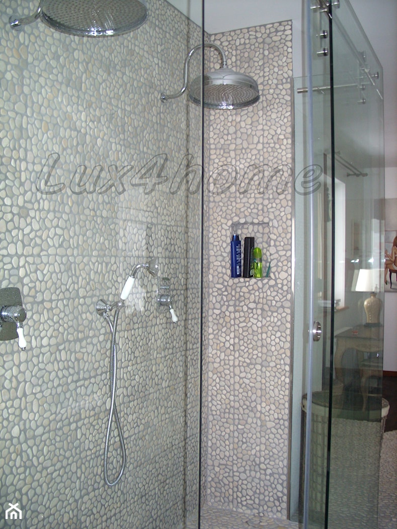 Otoczaki w łazience - mozaiki z otoczaków na ściany i podłogi - zdjęcie od Lux4home™ - Homebook