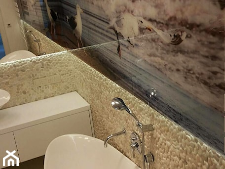 Aranżacje wnętrz - Łazienka: Białe otoczaki na scianie - łazienka z otoczakami - Lux4home™. Przeglądaj, dodawaj i zapisuj najlepsze zdjęcia, pomysły i inspiracje designerskie. W bazie mamy już prawie milion fotografii!