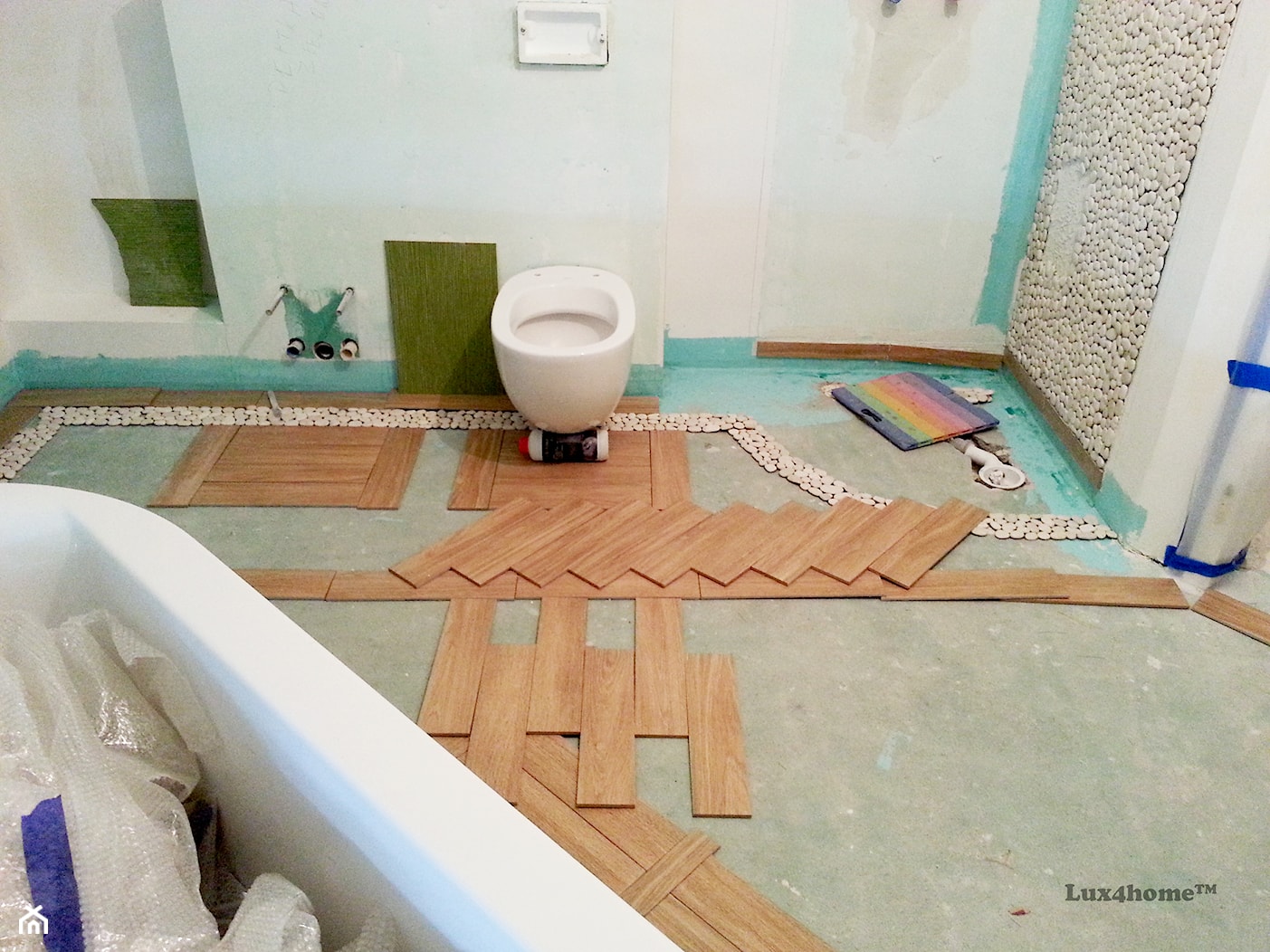 Pomysły klientów na mozaiki z otoczaków w łazience. Pasek dekoracyjny z otoczaków - zdjęcie od Lux4home™ - Homebook