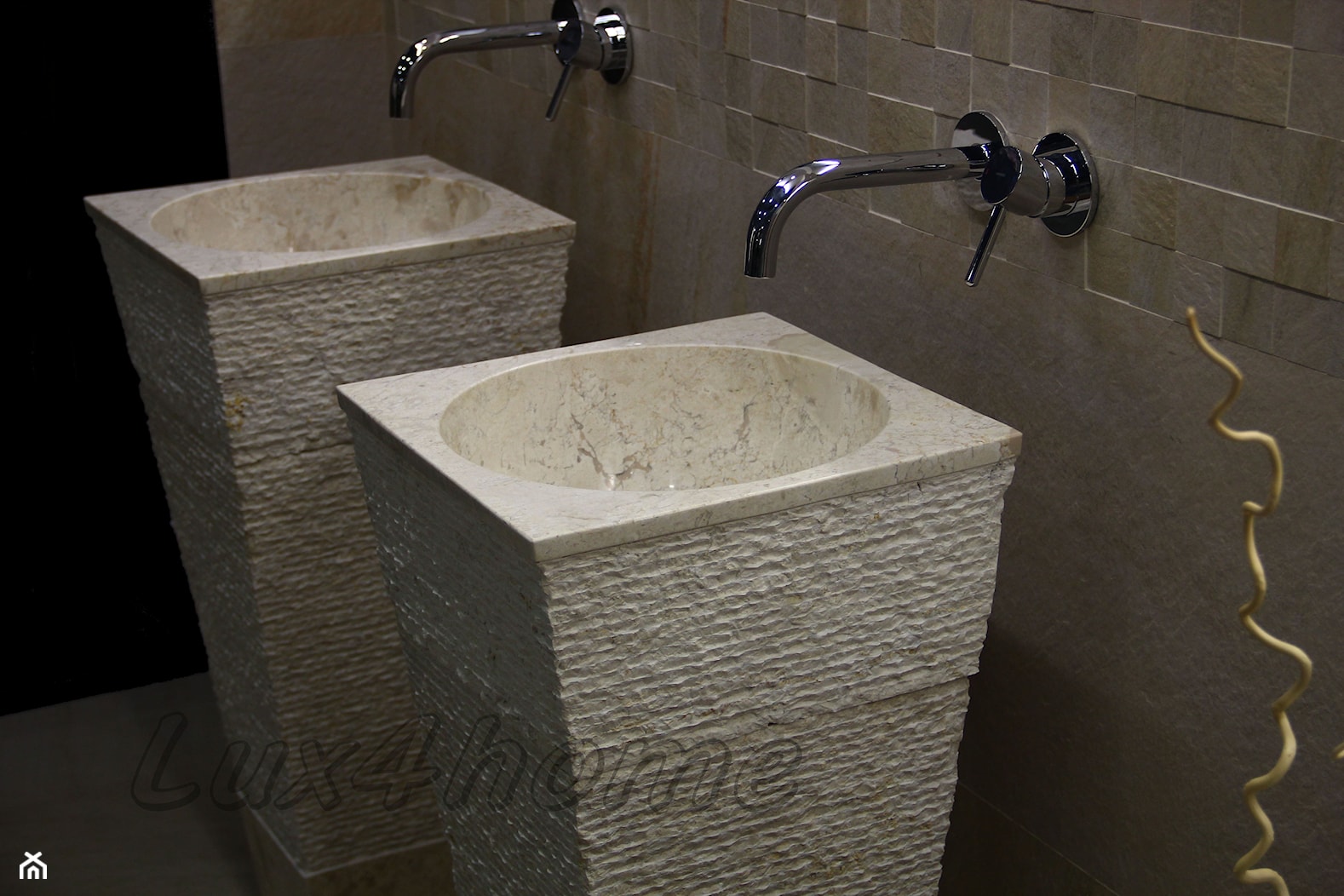 Wolnostojące umywalki kamienne w łazience - zdjęcie od Lux4home™ - Homebook