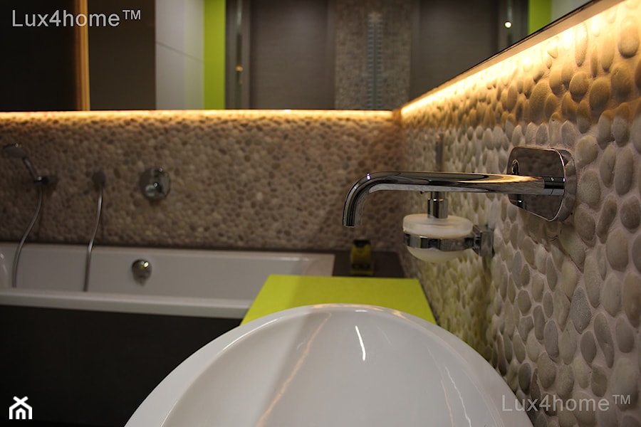 Sciana z otoczaków w łazience - zdjęcie od Lux4home™
