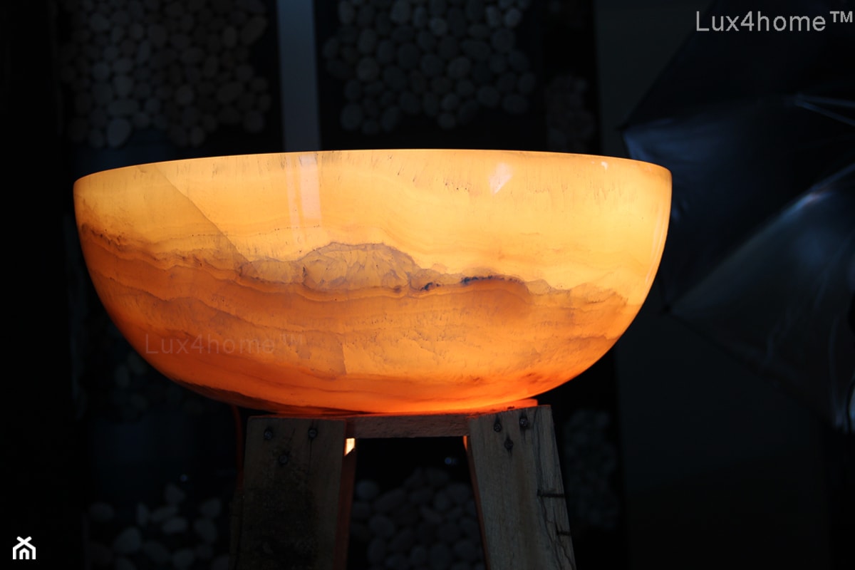 Podświetlona umywalka z kamienia na blat - zdjęcie od Lux4home™ - Homebook