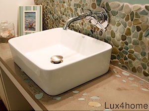 Zielone otoczaki na siatce - mozaika kamienna z otoczaków Lux4home™. - zdjęcie od Lux4home™