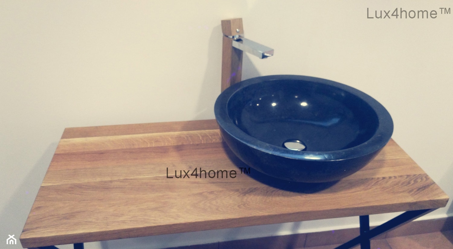 Czarna umywalka z marmuru i drewniany blat łazienkowy - zdjęcie od Lux4home™ - Homebook