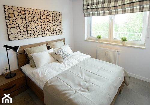 Średnia biała sypialnia, styl skandynawski - zdjęcie od LadyHomeDesign