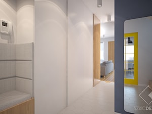 Mieszkanie z żółtymi drzwiami - Średni biały szary hol / przedpokój, styl nowoczesny - zdjęcie od Szkic Design - Projektowanie wnętrz