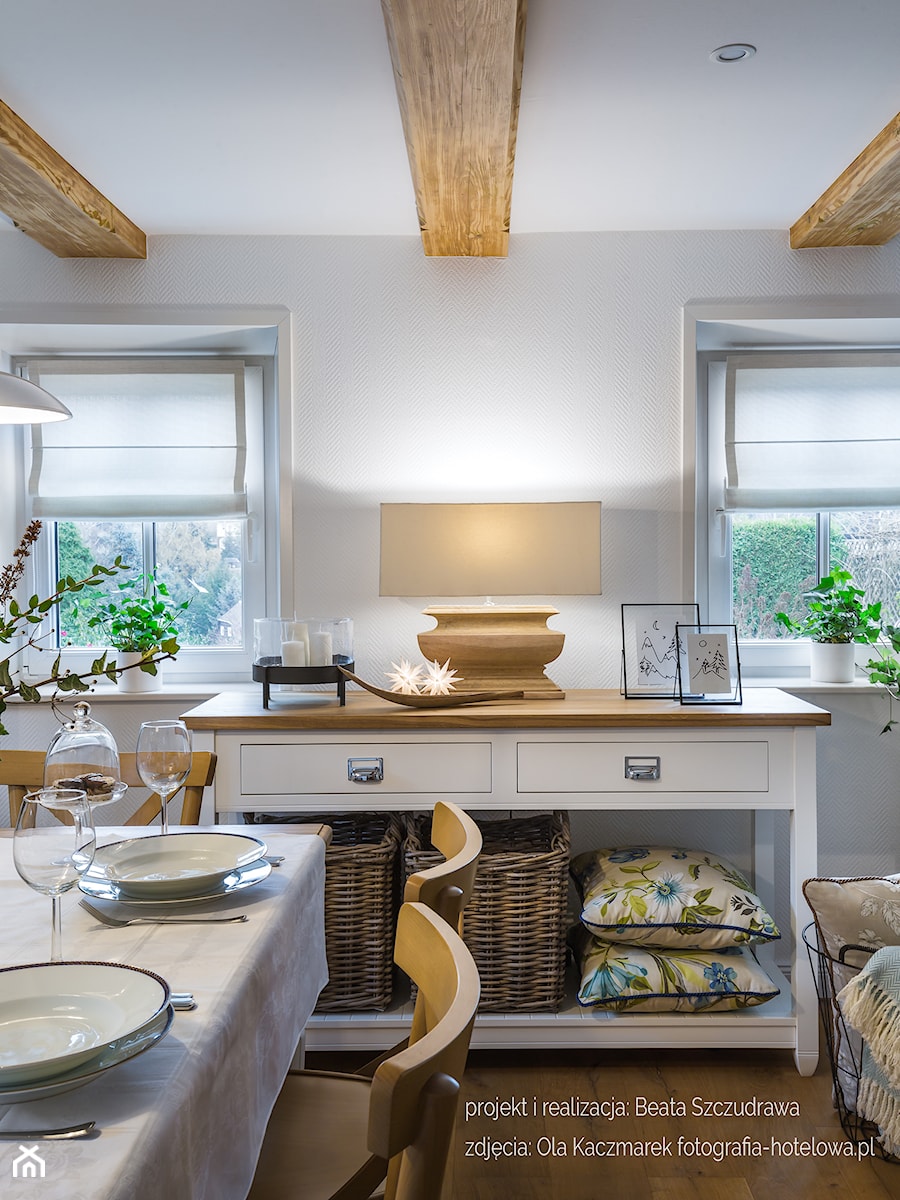 Dom przysłupowy - Średnia szara jadalnia w salonie, styl rustykalny - zdjęcie od Beata Szczudrawa projektowanie wnętrz