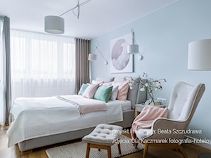 Mieszkanie w bloku dla kobiety - Średnia szara sypialnia, styl skandynawski - zdjęcie od Beata Szczudrawa projektowanie wnętrz