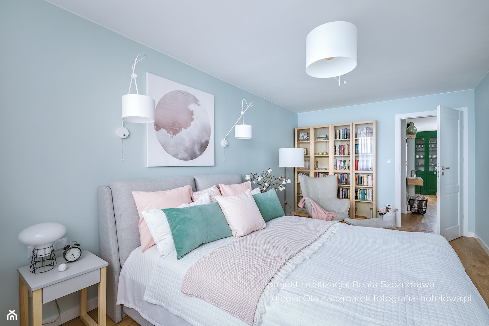 Mieszkanie w bloku dla kobiety - Średnia niebieska sypialnia, styl skandynawski - zdjęcie od Beata Szczudrawa projektowanie wnętrz - Homebook