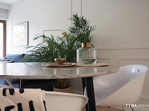 Dolce Vita - Mała biała jadalnia w salonie, styl nowoczesny - zdjęcie od TYMA PROJEKT