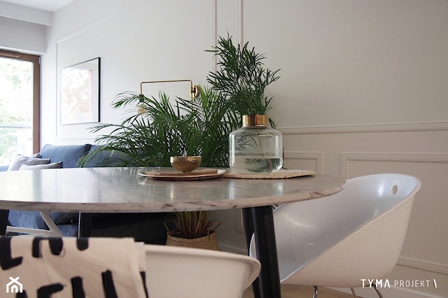 Dolce Vita - Mała biała jadalnia w salonie, styl nowoczesny - zdjęcie od TYMA PROJEKT