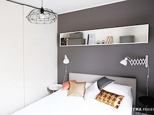 Mieszkanie z widokiem na Stare Miasto - Średnia szara sypialnia, styl skandynawski - zdjęcie od TYMA PROJEKT