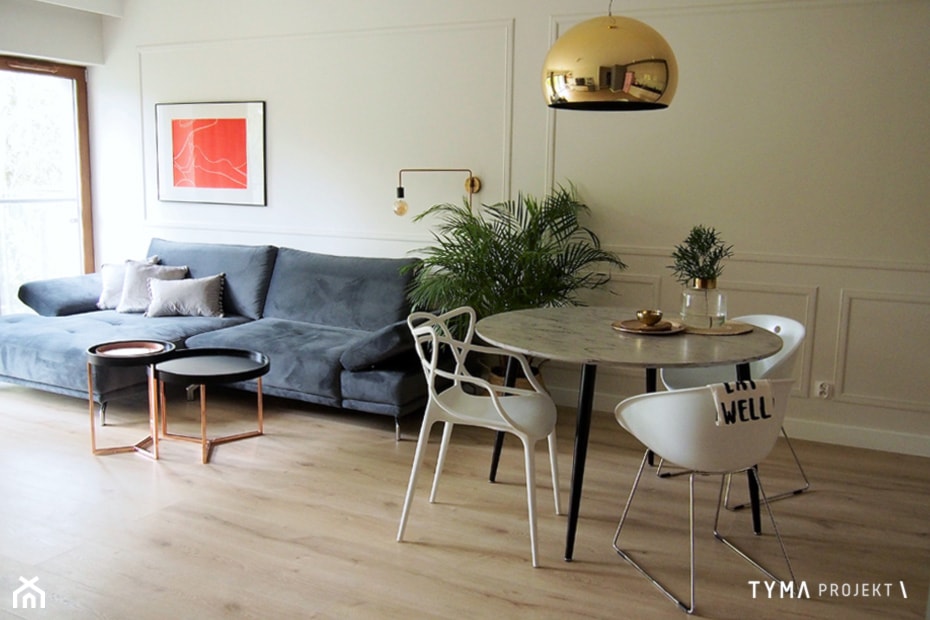 Dolce Vita - Mała beżowa jadalnia w salonie, styl glamour - zdjęcie od TYMA PROJEKT - Homebook