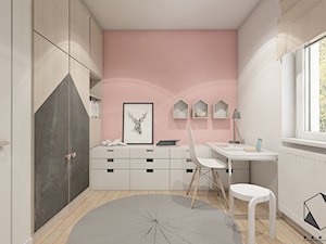 (Łódź) Projekt mieszkania 4 - Średni biały różowy pokój dziecka dla nastolatka dla dziewczynki, sty ... - zdjęcie od BAGUA Pracownia Architektury Wnętrz
