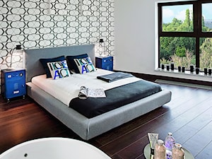 LOFT / Mieszkanie pokazowe Qbik Woronicza - Średnia biała czarna szara sypialnia z łazienką, styl industrialny - zdjęcie od Justyna Smolec architektura&design