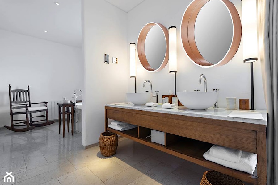 Średnia bez okna z lustrem z dwoma umywalkami łazienka, styl nowoczesny - zdjęcie od Anatomia Wnętrza