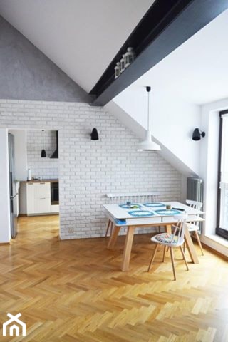 Wnętrze skandynawsko-industrialne - Średnia biała szara jadalnia w kuchni, styl industrialny - zdjęcie od Amicus Design