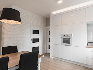 Mieszkanie - Średnia otwarta biała szara z zabudowaną lodówką kuchnia jednorzędowa, styl skandynawski - zdjęcie od Kamila Robakiewicz - architekt