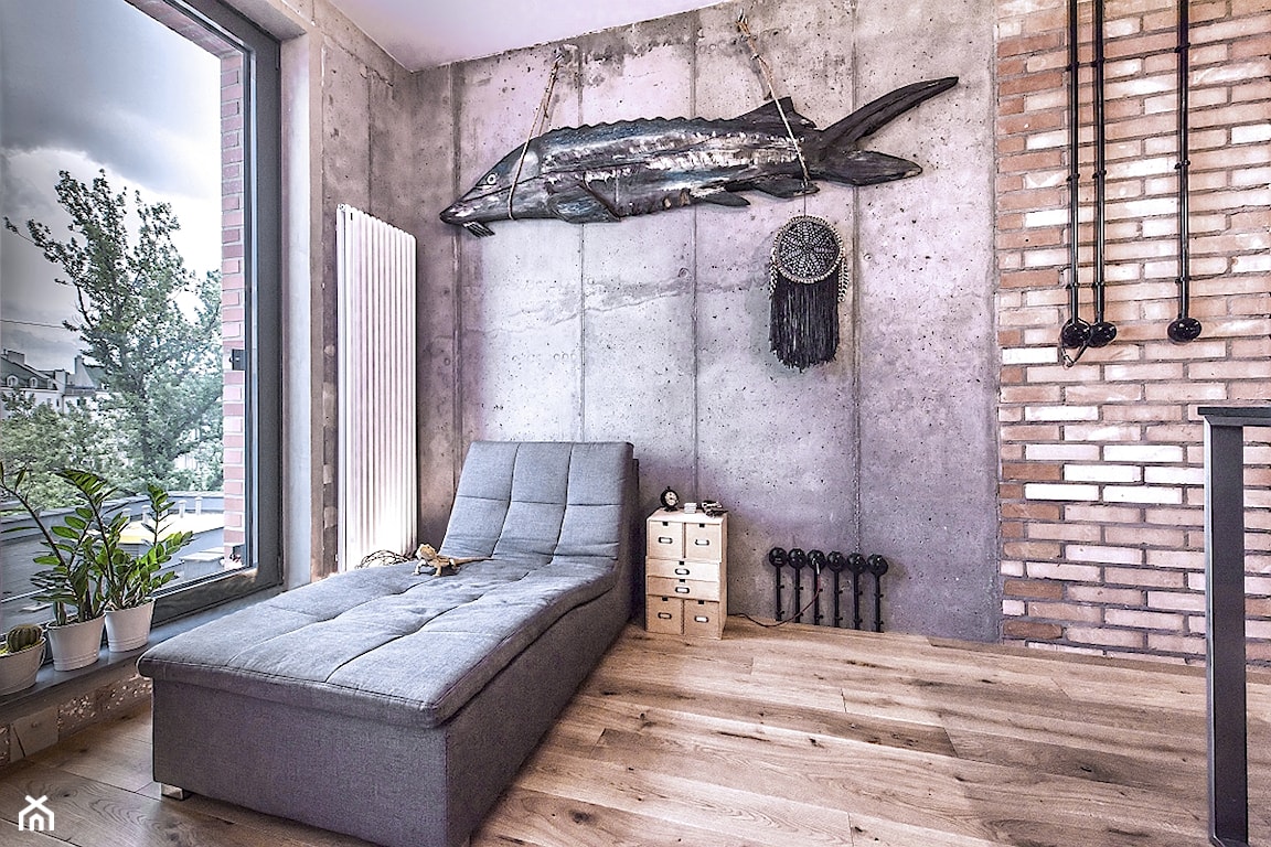 dekoracyjna ryba na ścianę, salon w stylu industrialnym, betonowe płyty na ścianie