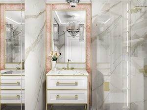 APARTAMENT WILANÓW - Średnia bez okna z lustrem z dwoma umywalkami z marmurową podłogą łazienka, styl glamour - zdjęcie od kingawilkdesign