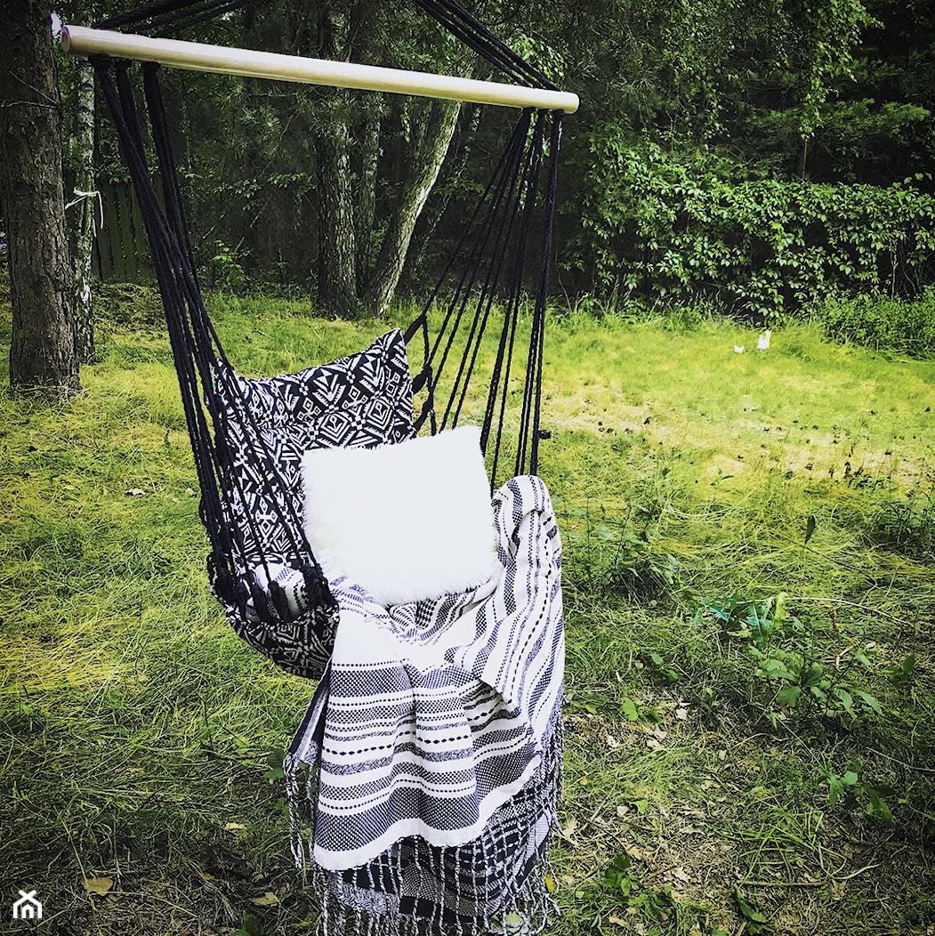 Boho kącik w ogrodzie - Ogród z huśtawką, styl skandynawski - zdjęcie od Paulina - Homebook