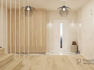 Duży beżowy hol / przedpokój biały z szafą japandi styl minimalistyczny z lustrem z siedziskiem ze schodami z zabudową meblową jasne drewno struktura dekoracyjna drzwi ukryte - PROJEKT: WNĘTRZE projek - zdjęcie od PROJEKT: WNĘTRZE