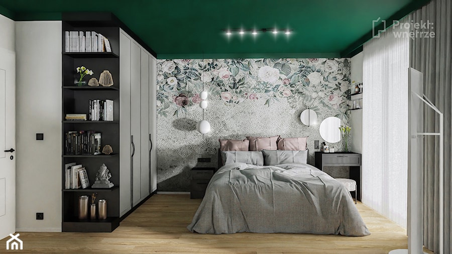 Mała sypialnia małżeńska szara z szafą styl nowoczesny butelkowa zieleń z szafkami nocnymi czarnymi tapeta kwiaty zagłówek łóżka tapicerowany szary lustro okrągłe sztukateria PROJEKT: WNĘTRZE projektw - zdjęcie od PROJEKT: WNĘTRZE