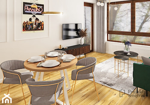 Mała jadalnia nowoczesna w salonie glamour z okrągłym stołem drewnianym białe ściany tapeta podłoga drewno PROJEKT: WNĘTRZE www.projektwnetrze.com.pl - zdjęcie od PROJEKT: WNĘTRZE