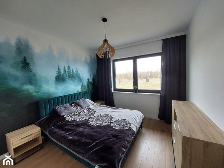 Przytulna sypialnia z drewnianą lampą - zdjęcie od LightHome