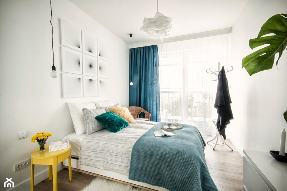 50 + 30 metrów kwadratowych - Średnia biała sypialnia, styl skandynawski - zdjęcie od Tak Po Prostu Wnętrza - Homebook