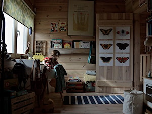 Dom - Mały z panelami tapicerowanymi pokój dziecka dla dziecka dla dziewczynki, styl nowoczesny - zdjęcie od Julia Rozumek