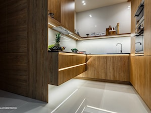 Rezydencja ArtEco - Średnia otwarta szara z zabudowaną lodówką kuchnia w kształcie litery u, styl nowoczesny - zdjęcie od RB ARCHITECTS