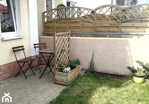 #meblezapalet - Mały z nawierzchnią pokrytą kostką brukową ogród za domem - zdjęcie od mglodzik