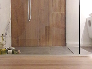 prysznic walk-in oraz bateria podtynkowa ścienna prysznicowa - zdjęcie od Atelier 37 | architektura & projektowanie wnętrz